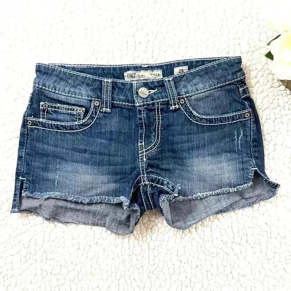 BKE Lowrise Stella V-Cut Stretch Slim Fit Hand Sanded Fray Denim Shorts Size 25 - Picture 8 of 15